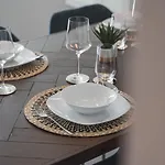 Deluxe Business Apartment 90Qm 2 Sz Und Buero Tiefgarage 3 Min Flughafen アパート ラインフェルデン＝エヒターディンゲン
