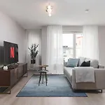 Deluxe Business Apartment 90Qm 2 Sz Und Buero Tiefgarage 3 Min Flughafen ラインフェルデン＝エヒターディンゲン