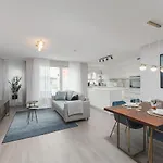 アパート Deluxe Business Apartment 90Qm 2 Sz Und Buero Tiefgarage 3 Min Flughafen