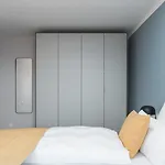 Deluxe Business Apartment 90Qm 2 Sz Und Buero Tiefgarage 3 Min Flughafen ラインフェルデン＝エヒターディンゲン