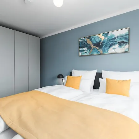 Deluxe Business Apartment 90Qm 2 Sz Und Buero Tiefgarage 3 Min Flughafen アパート *