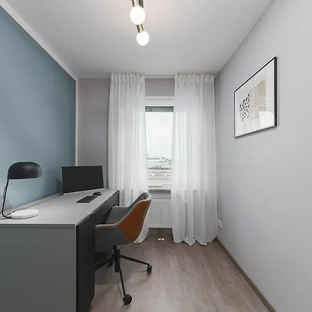 Deluxe Business 90qm 2 Sz Und Buero Tiefgarage 3 Min Flughafen Daire
