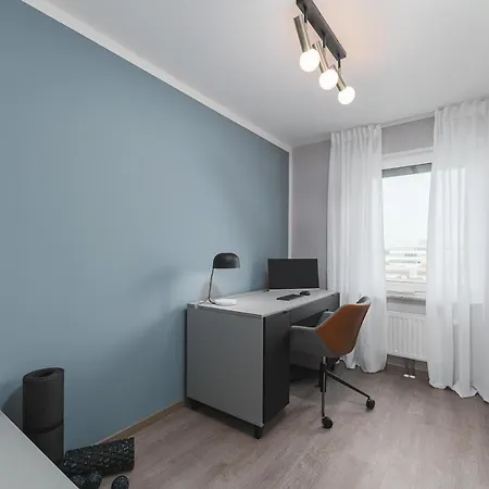 Deluxe 2 Schlafzimmer - Aufzug - Kostenlos Parken - Balkon - Messe Flughafen *